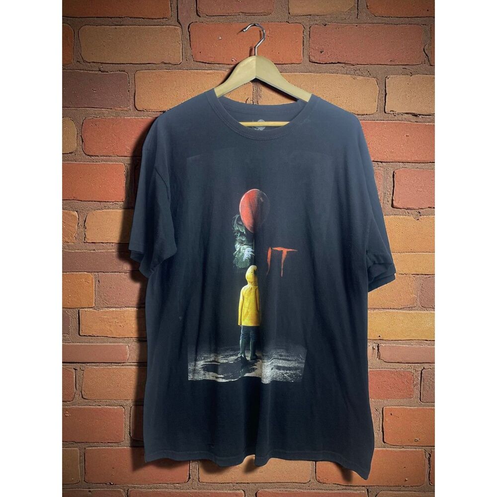 Warner Bros. “IT” Movie Graphic Tee – Pennywise & Balloon – Black – Size XL/Tall